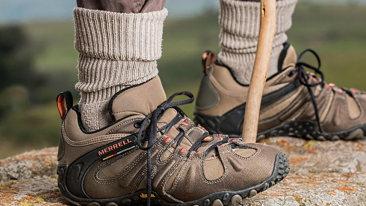 Calze da trekking: come scegliere spessore e altezza in base a scarpe e stagione
