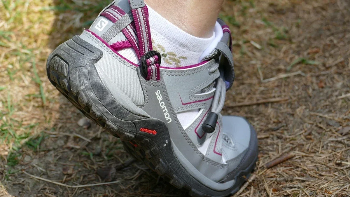 Laccioli dei bastoncini da Nordic Walking: come indossarli e regolarli