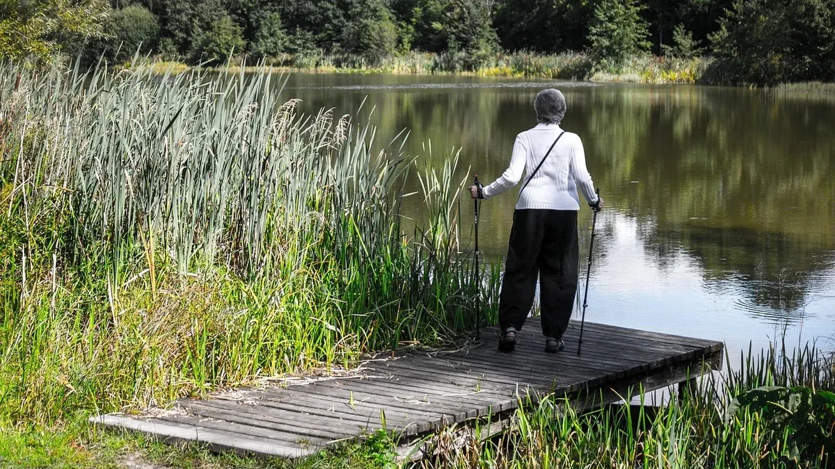 Bastoncini Nordic Walking fissi: quando preferirli ai telescopici